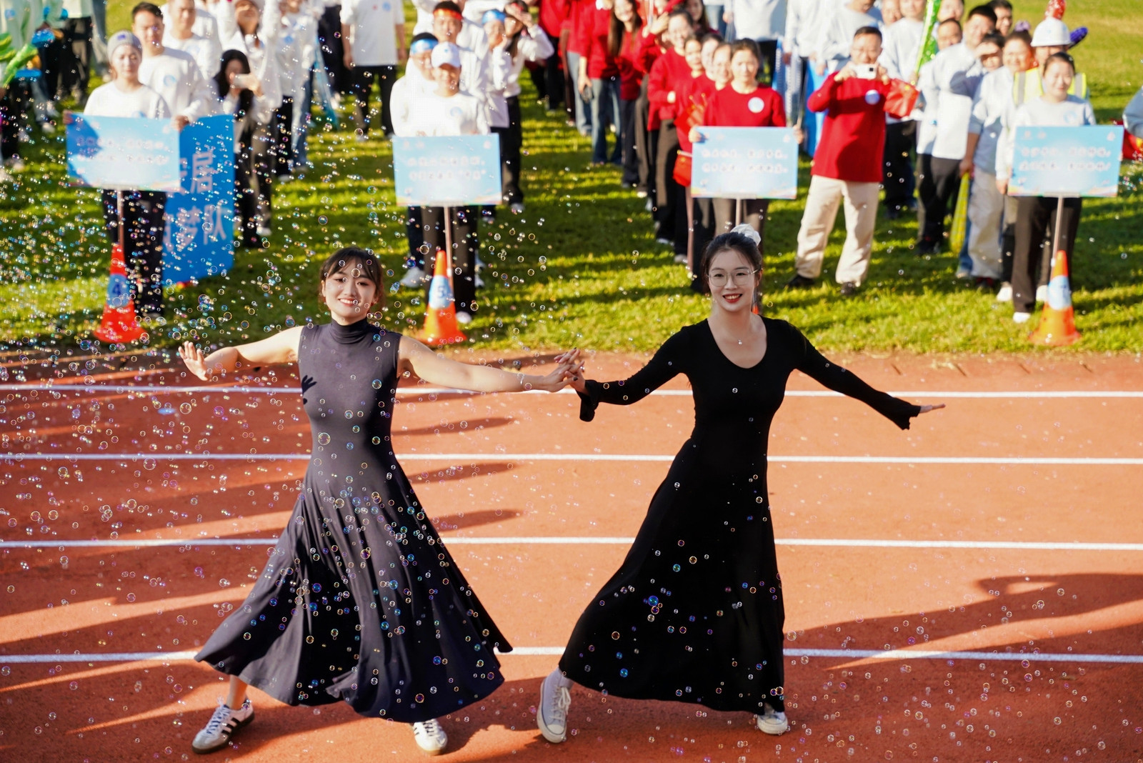 入场表演.jpg 入场表演.jpg