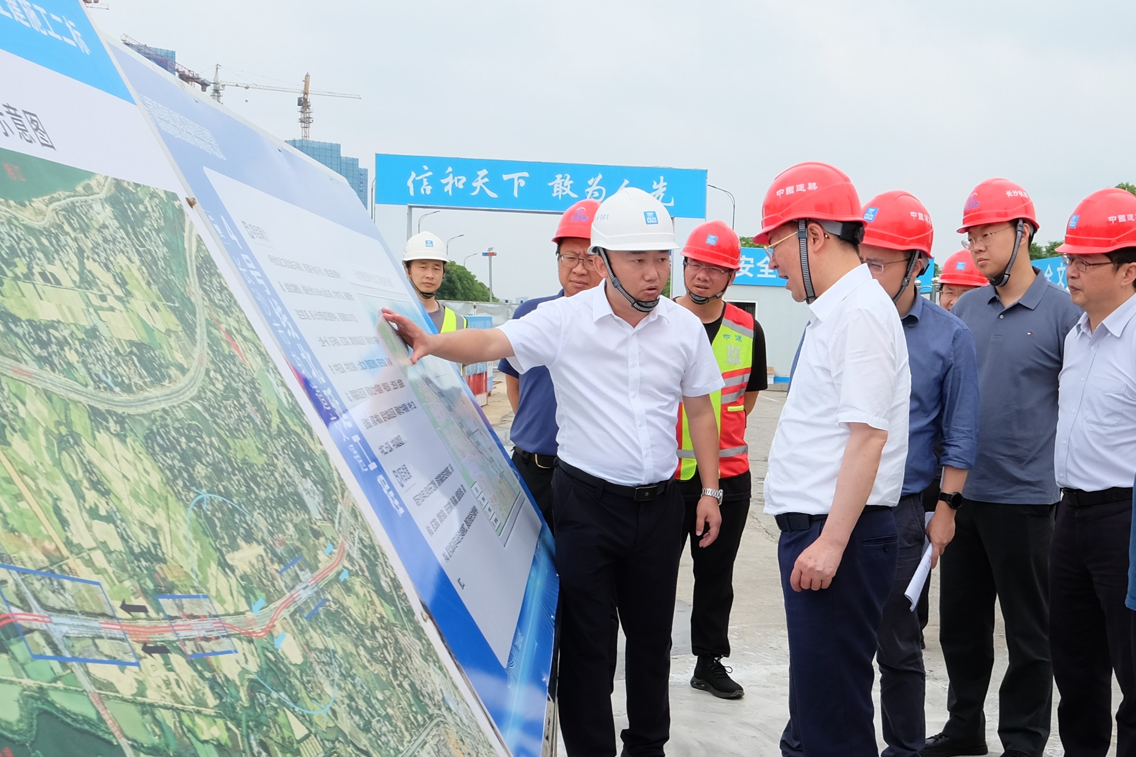 省发改委督导检查长沙地铁4号线北延项目 (1).jpg