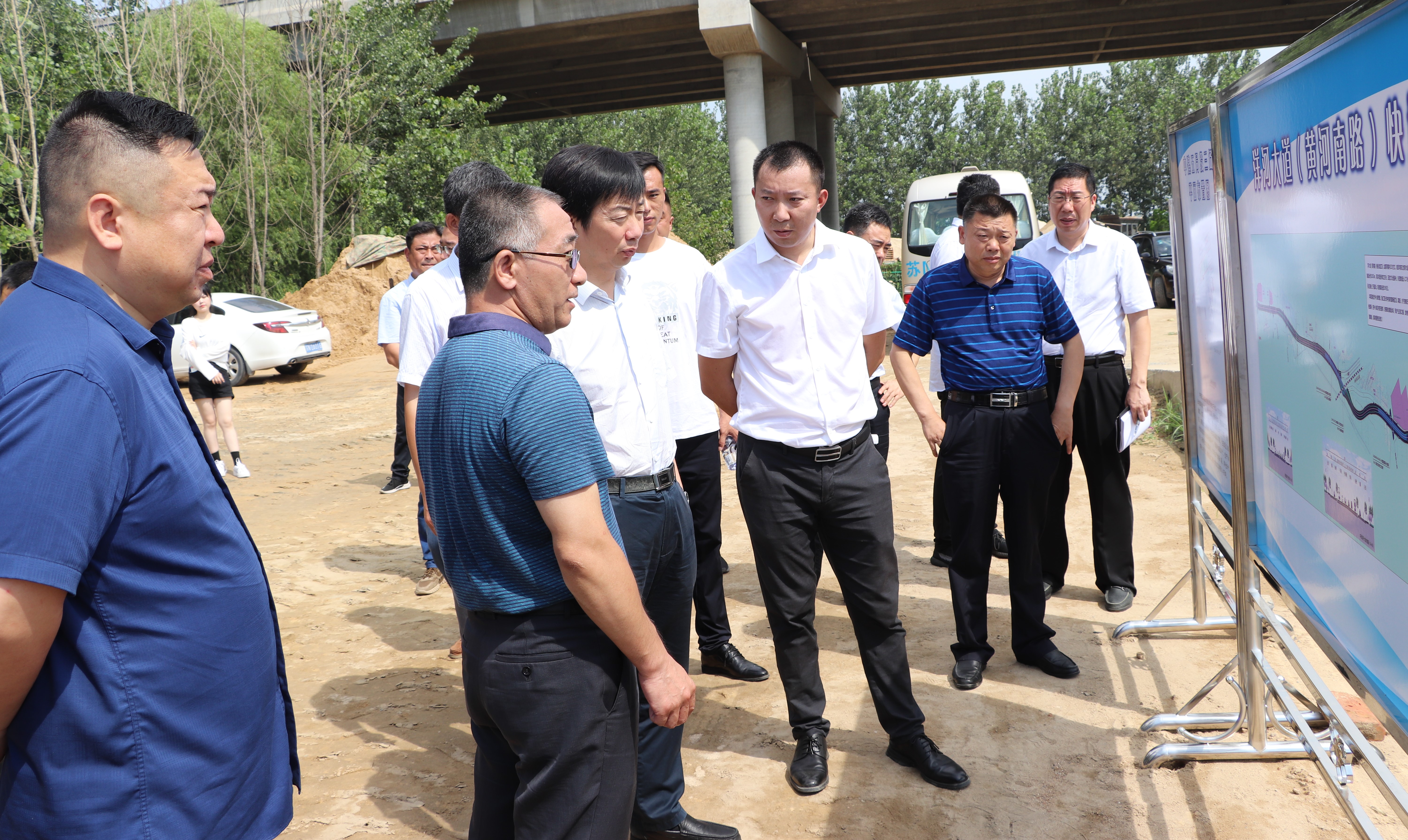 “三场”用地考察.jpg “三场”用地考察.jpg