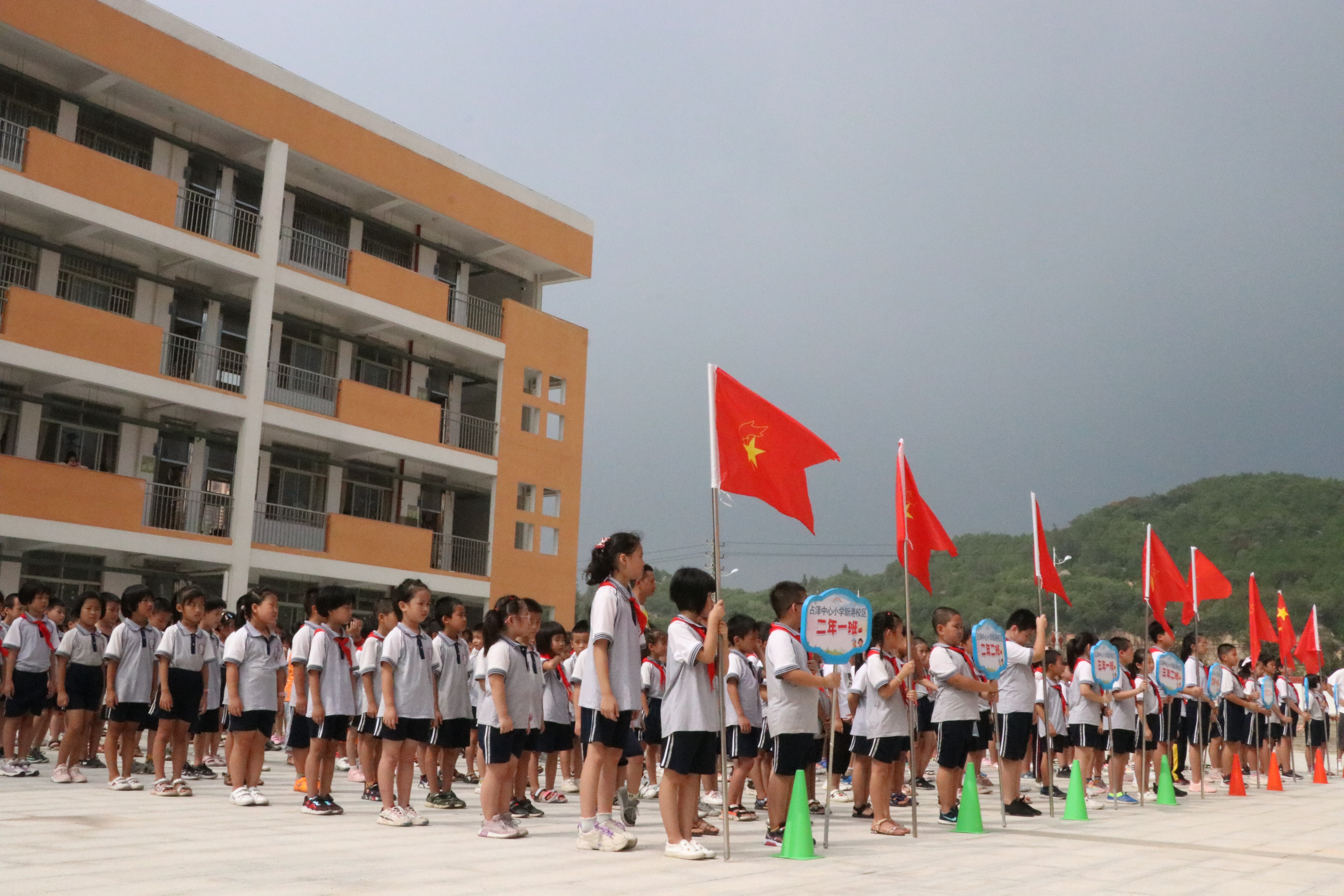 各方领导合影.jpg 各方领导合影.jpg