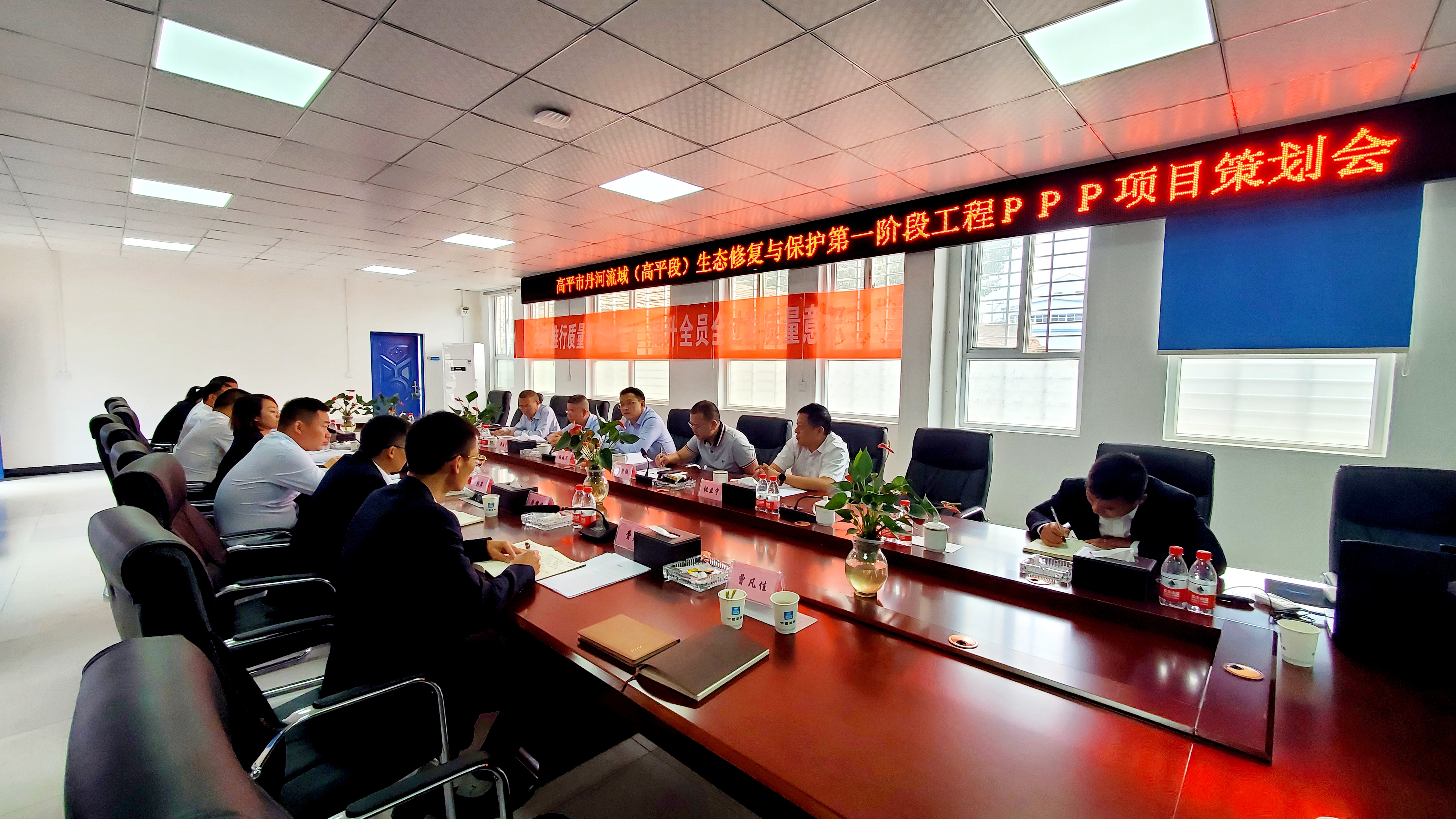 召开策划会.jpg