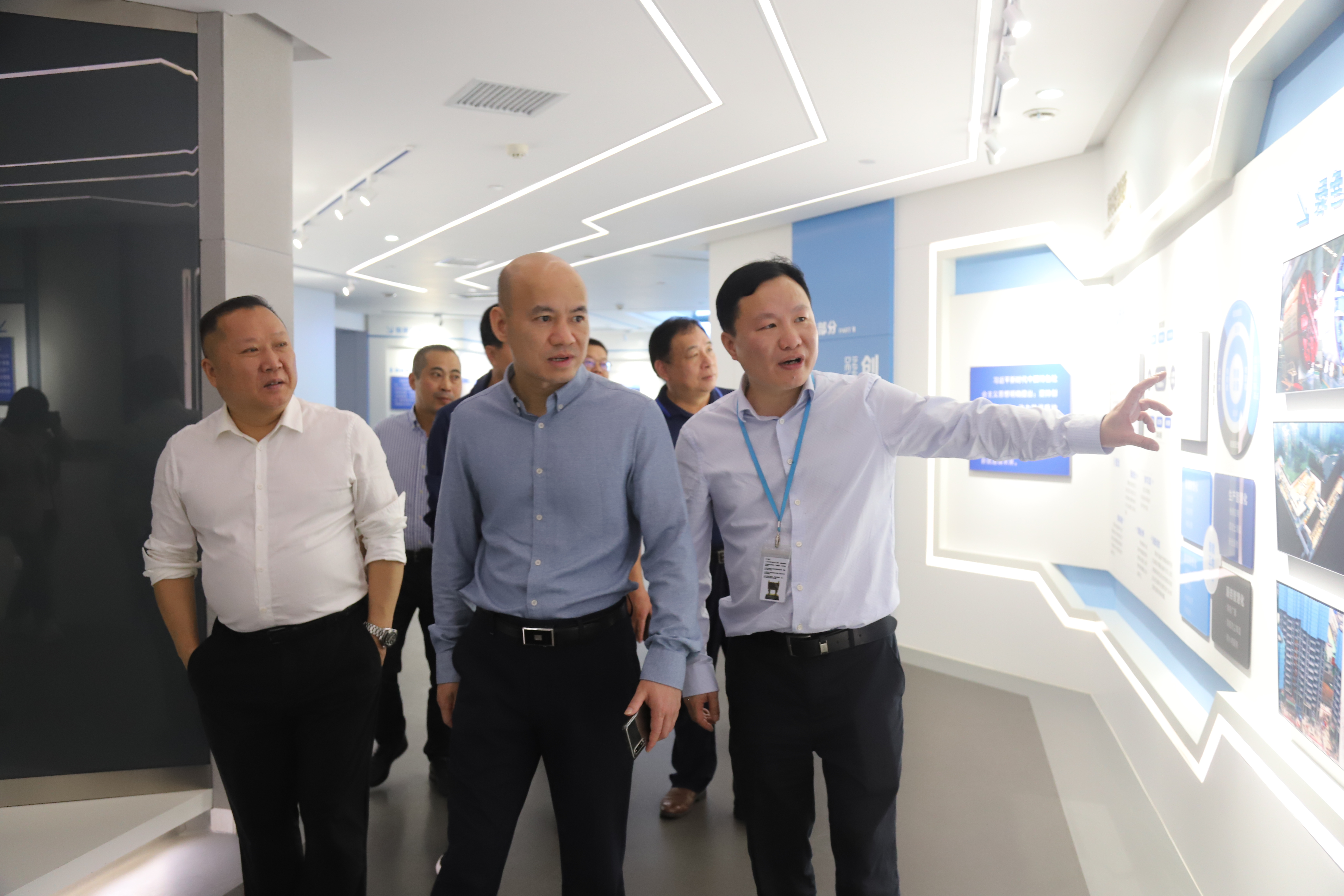 赣州市政公用投资控股集团有限公司总经理刘晓方一行到土木公司考察