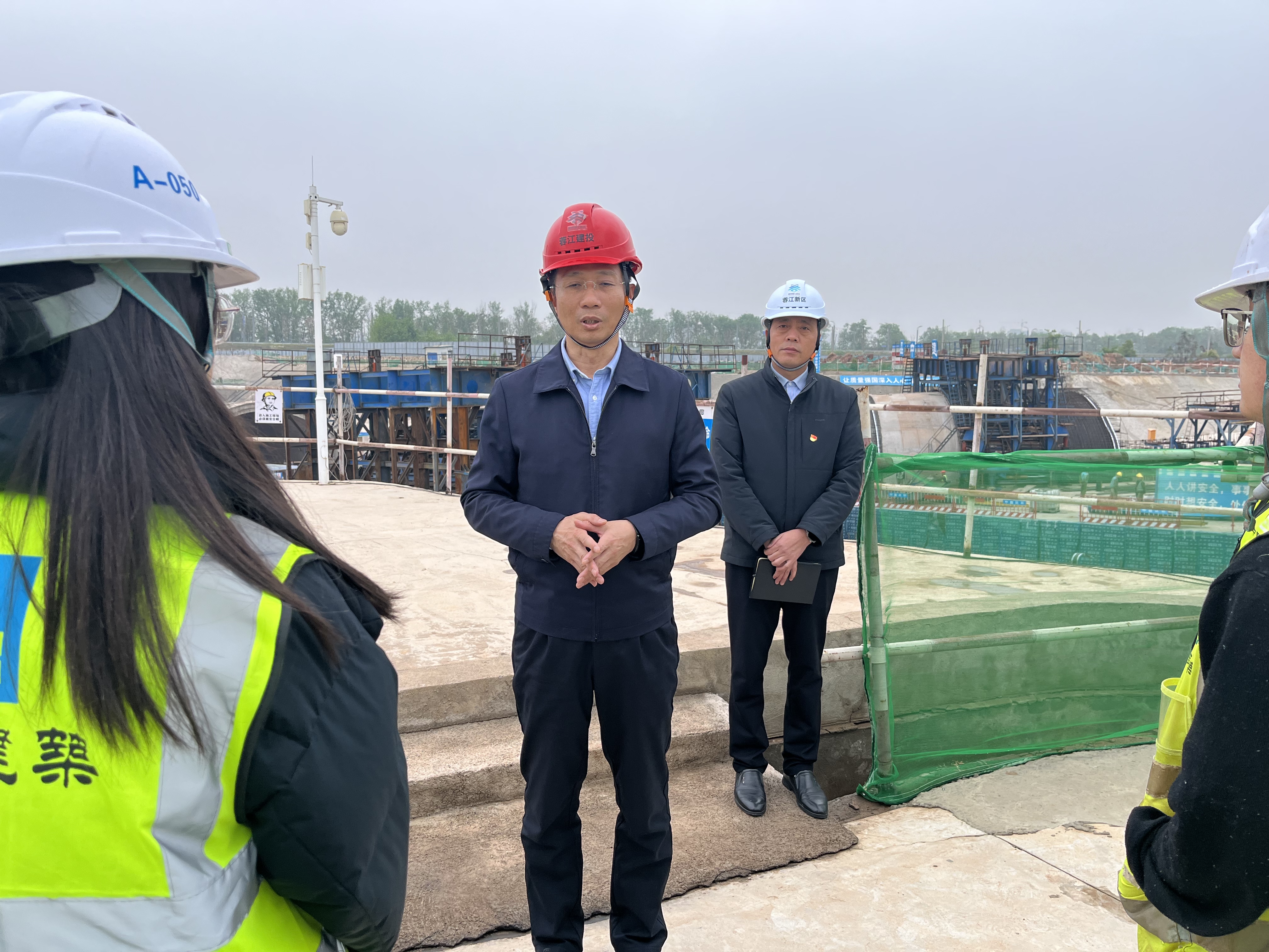 赣州蓉江新区党工委书记王凌到土木公司江西分公司赣州蓉江新区过江