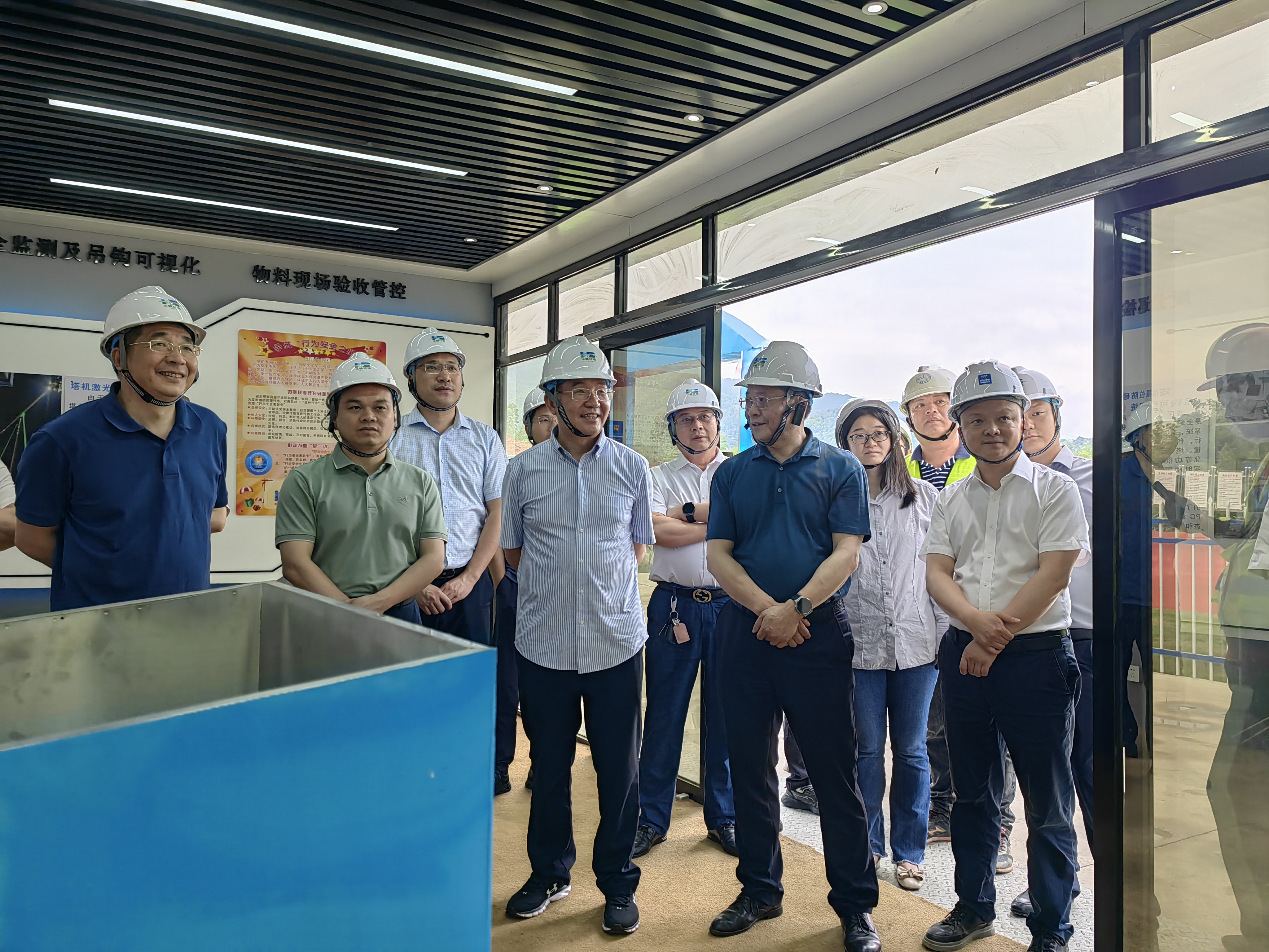 揭小健一行到崇义县生活垃圾焚烧发电项目调研.jpg