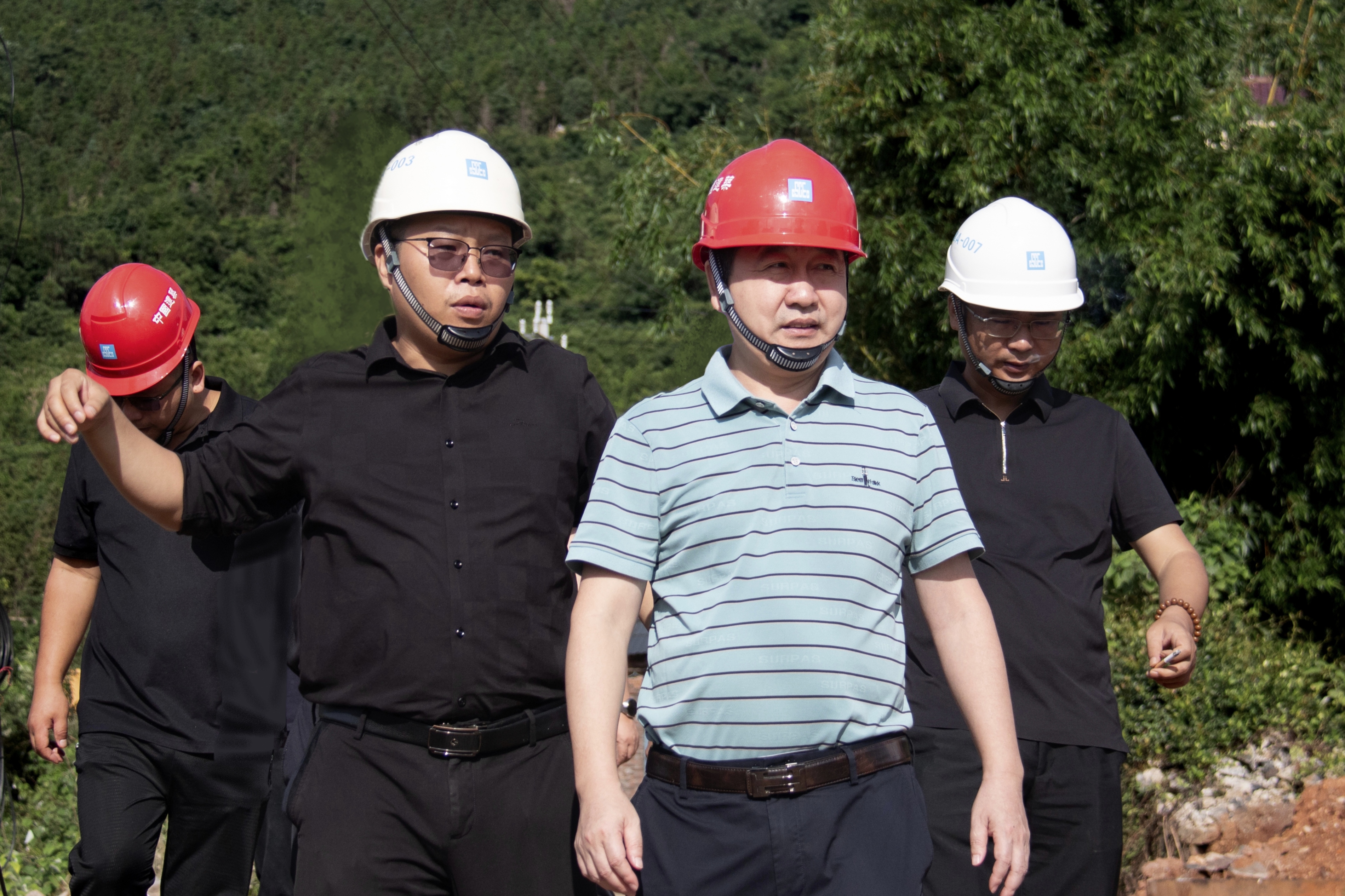 罗桂军赴零道高速项目开展基础设施项目质量控制专题调研及带班检查1.jpg