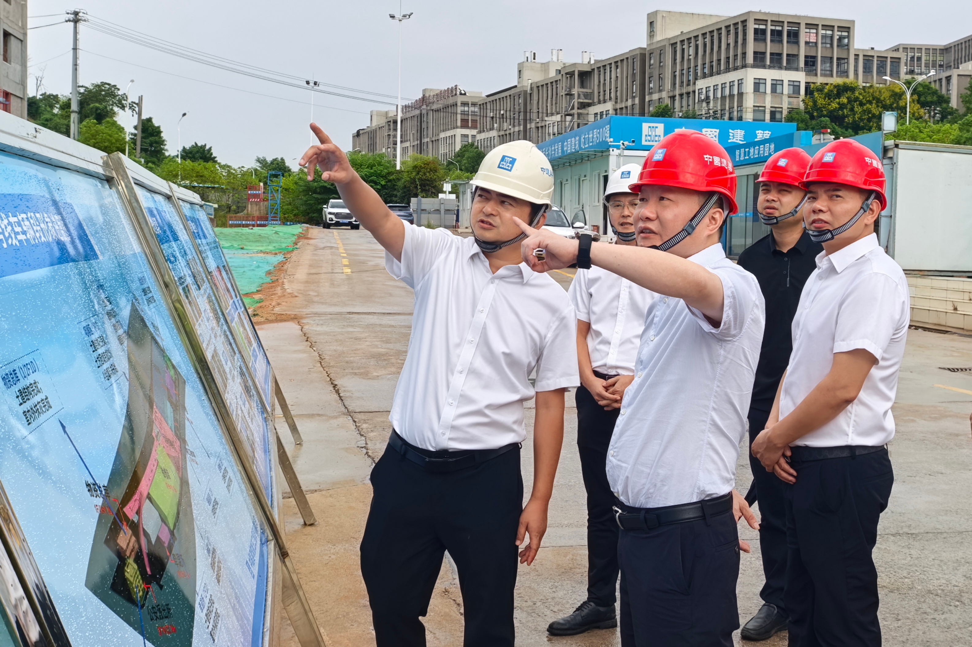 胡石卫到长沙地铁7-1项目开展安全生产带班检查.jpg