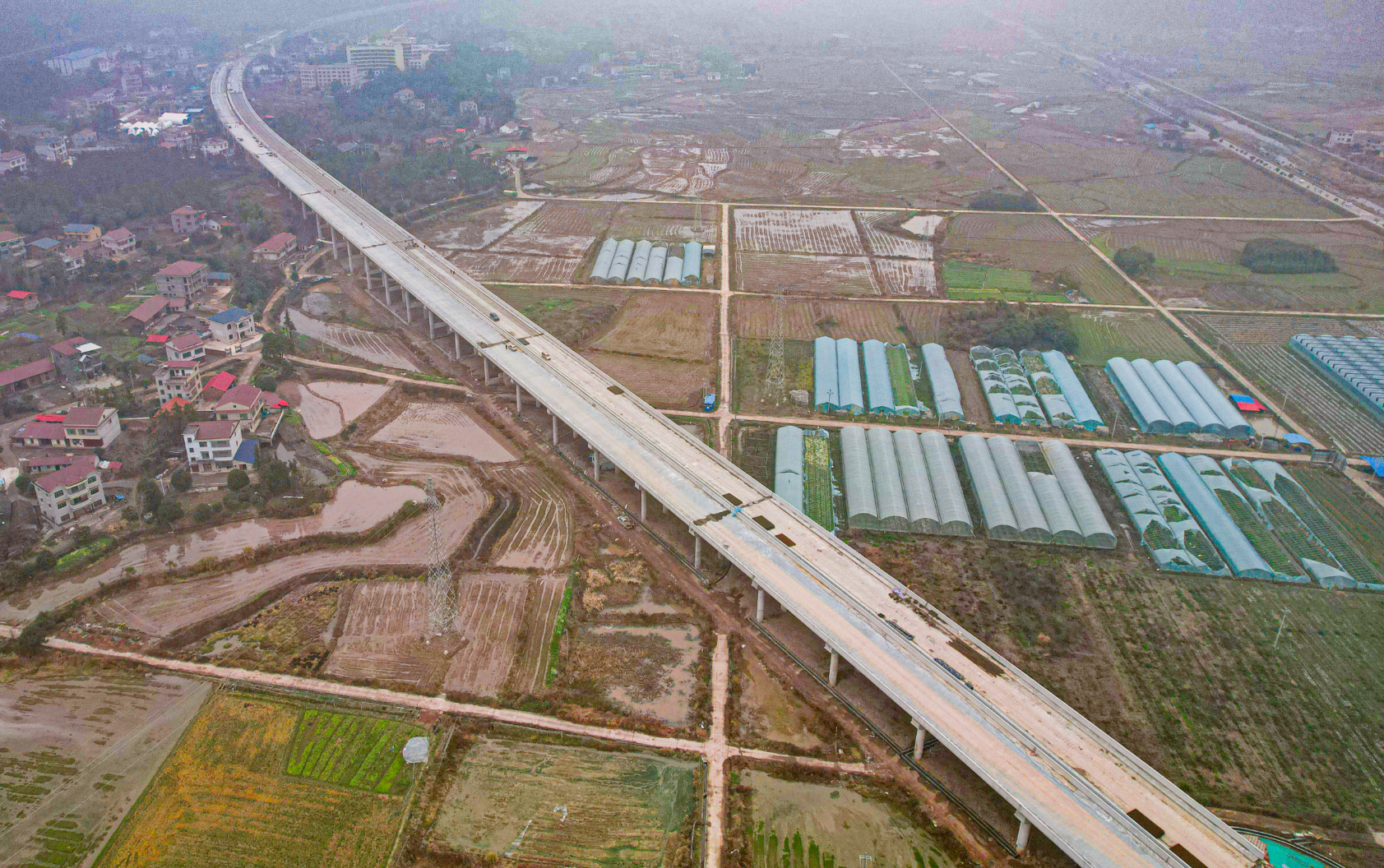 土木公司零道高速项目西边湾特大桥贯通.png