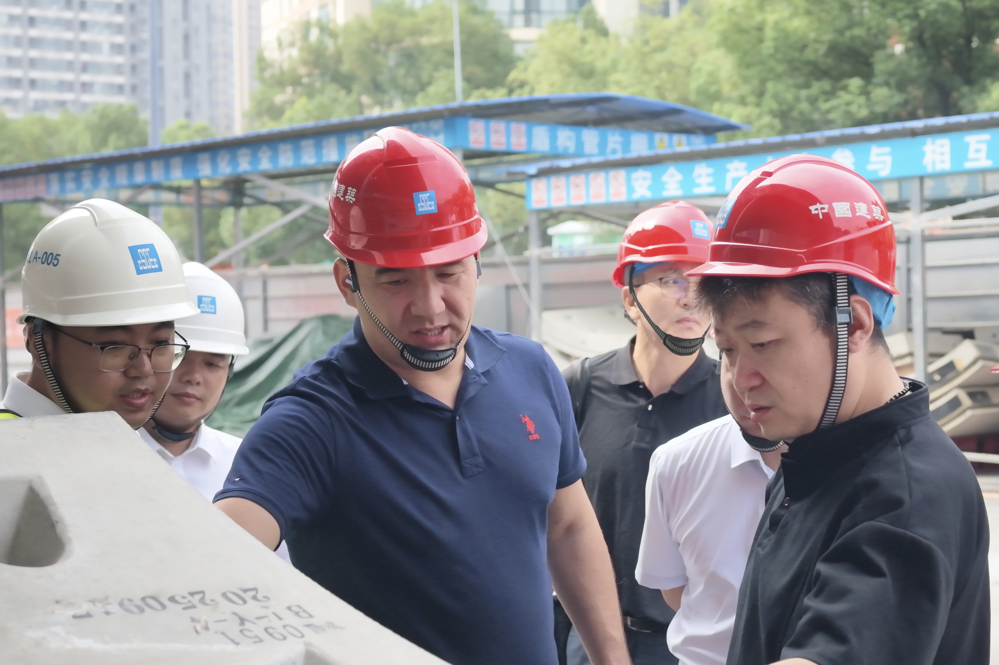 吉尔吉斯斯坦比什凯克市政府代表团到土木公司考察交流 (2).jpg