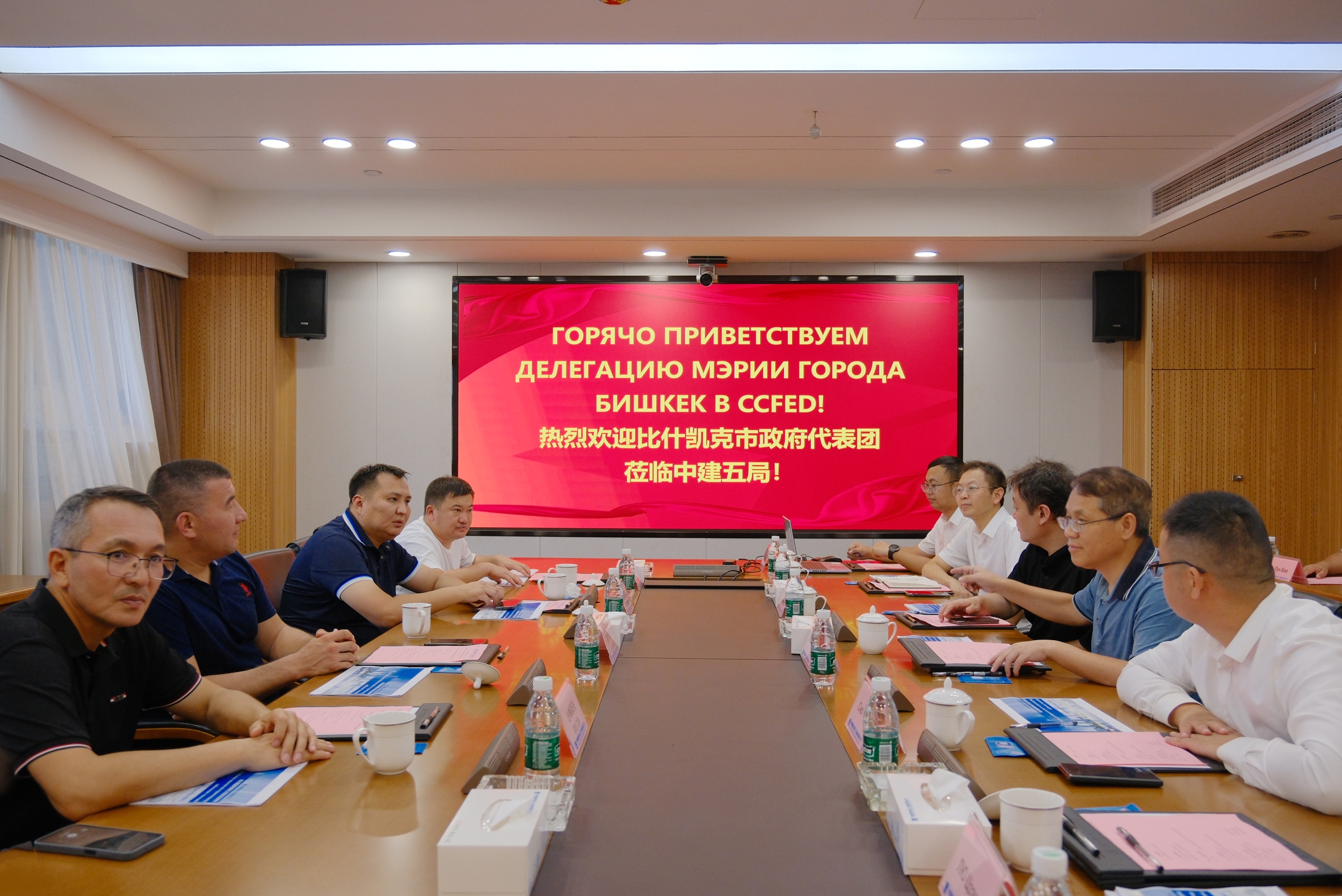 吉尔吉斯斯坦比什凯克市政府代表团到土木公司考察交流 (1).jpg